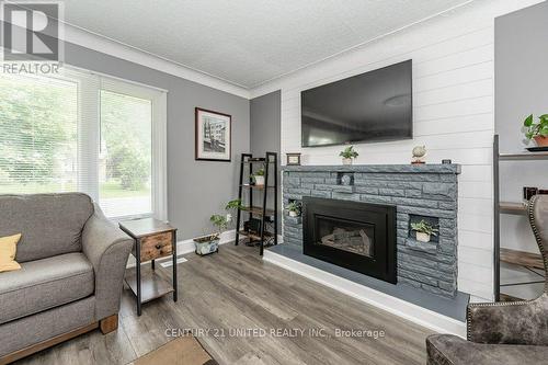 28 Masterson Drive, St. Catharines, ON - Indoor Photo Showing Living Room With Fireplace