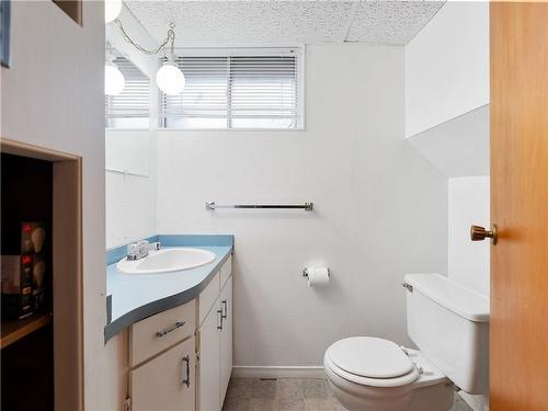 2 Pc Bathroom - 27 Mcgregor Place, Caledonia, ON - Indoor Photo Showing Bathroom