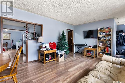 2526 Lindsay Street, Regina, SK - Indoor Photo Showing Living Room