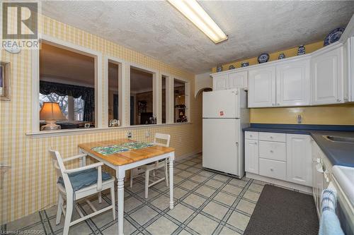 405 7Th Avenue E, Owen Sound, ON - Indoor Photo Showing Kitchen