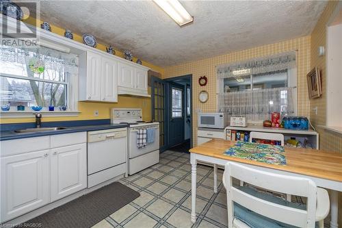 405 7Th Avenue E, Owen Sound, ON - Indoor Photo Showing Kitchen