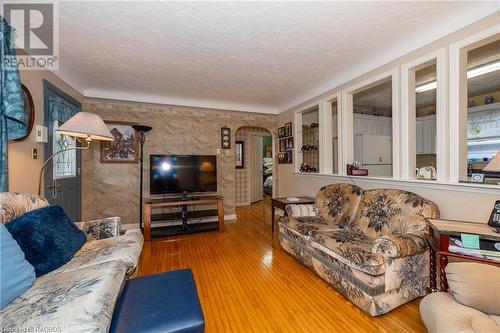 405 7Th Avenue E, Owen Sound, ON - Indoor Photo Showing Living Room