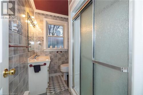 405 7Th Avenue E, Owen Sound, ON - Indoor Photo Showing Bathroom