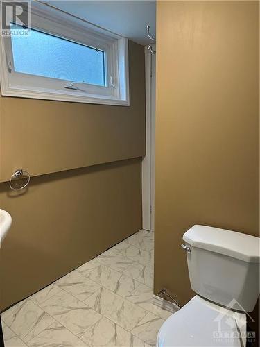 1099 Barwell Avenue, Ottawa, ON - Indoor Photo Showing Bathroom