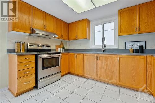 Kitchen - 41 Newport Crescent, Ottawa, ON - Indoor Photo Showing Kitchen