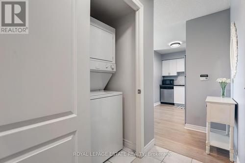 #609 -60 Town Centre Crt, Toronto, ON - Indoor Photo Showing Laundry Room