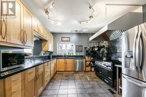 73 Simon Lake Drive, Naughton, ON - Indoor Photo Showing Kitchen
