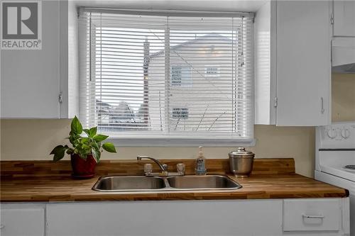 325 Eleventh Street E, Cornwall, ON - Indoor Photo Showing Kitchen With Double Sink