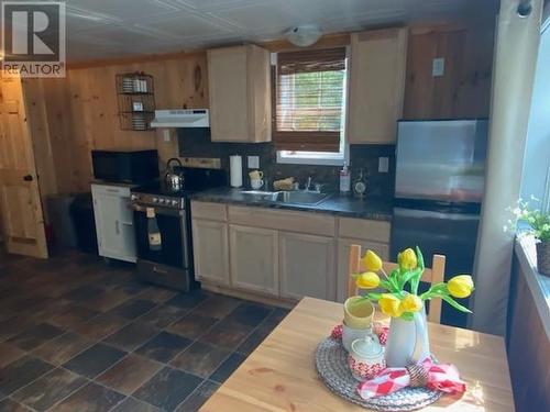 597 Beachy Cove Road, Tors Cove, NL - Indoor Photo Showing Kitchen
