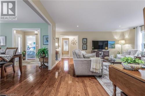 112 Glenwood Place, West Grey, ON - Indoor Photo Showing Living Room