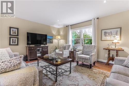 112 Glenwood Place, West Grey, ON - Indoor Photo Showing Living Room