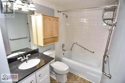 8591 Riverside Unit# 802, Windsor, ON - Indoor Photo Showing Bathroom