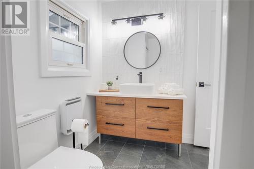 108 Maple Lane, Essex, ON - Indoor Photo Showing Bathroom
