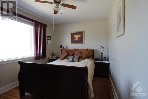 28 Meadowlands Drive W, Ottawa, ON - Indoor Photo Showing Bedroom