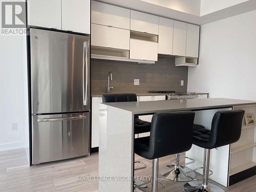 3801 - 4065 Confederation Parkway N, Mississauga, ON - Indoor Photo Showing Kitchen With Stainless Steel Kitchen With Upgraded Kitchen