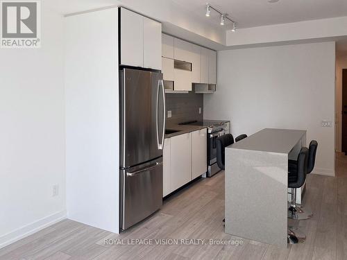 3801 - 4065 Confederation Parkway N, Mississauga, ON - Indoor Photo Showing Kitchen With Stainless Steel Kitchen