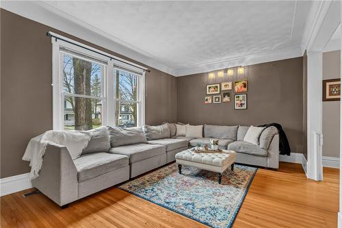65 Banff Street, Caledonia, ON - Indoor Photo Showing Living Room