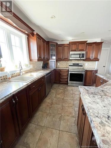 16 Bayview N Road, Baie-Sainte-Anne, NB - Indoor Photo Showing Kitchen