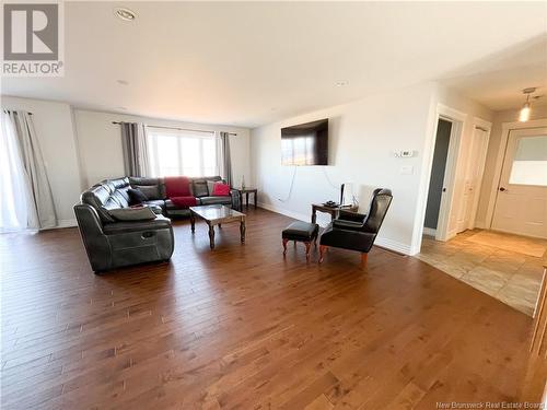 16 Bayview N Road, Baie-Sainte-Anne, NB - Indoor Photo Showing Living Room