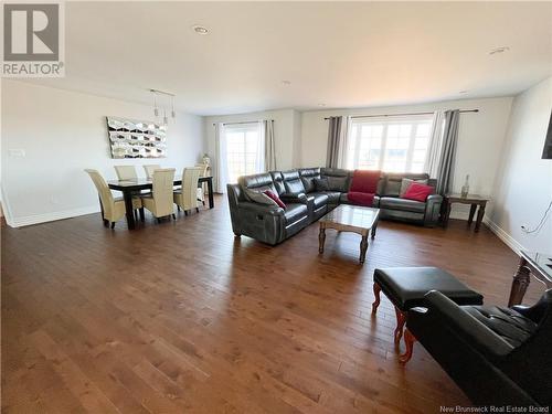 16 Bayview N Road, Baie-Sainte-Anne, NB - Indoor Photo Showing Living Room