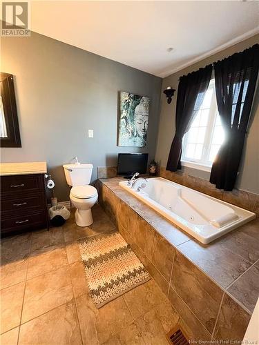 16 Bayview N Road, Baie-Sainte-Anne, NB - Indoor Photo Showing Bathroom