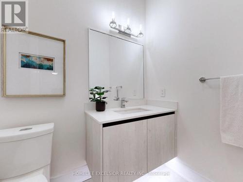 24 Limerick St, Richmond Hill, ON - Indoor Photo Showing Bathroom