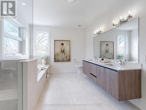 24 Limerick St, Richmond Hill, ON - Indoor Photo Showing Bathroom