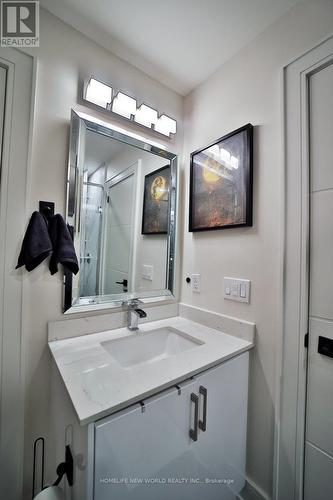 2 Antique Drive, Richmond Hill, ON - Indoor Photo Showing Bathroom