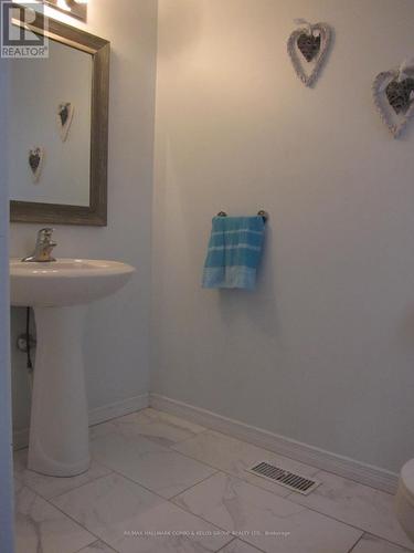 353 Westmeadow Drive, Kitchener, ON - Indoor Photo Showing Bathroom