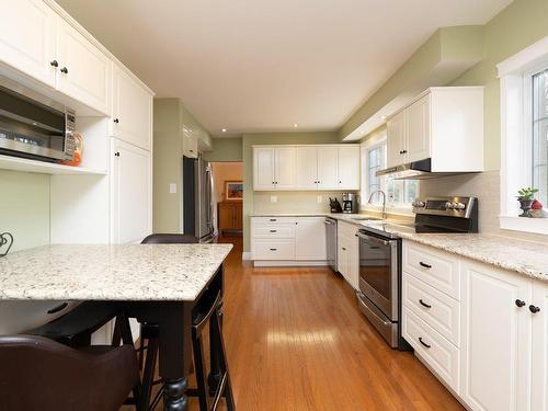 Coin-repas - 11 Av. Westwood, Pointe-Claire, QC - Indoor Photo Showing Kitchen