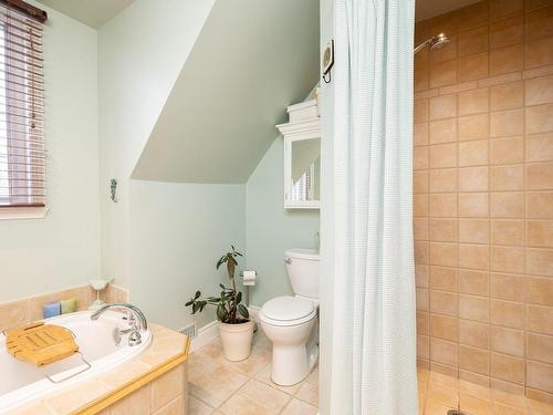 Salle de bains attenante Ã  la CCP - 11 Av. Westwood, Pointe-Claire, QC - Indoor Photo Showing Bathroom