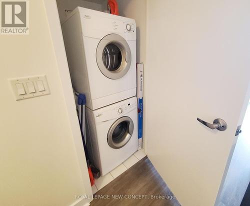 701 - 58 Orchard View Boulevard, Toronto, ON - Indoor Photo Showing Laundry Room
