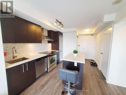 #701 -58 Orchard View Blvd, Toronto, ON - Indoor Photo Showing Kitchen With Upgraded Kitchen