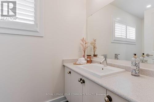1 Kohl St, Richmond Hill, ON - Indoor Photo Showing Bathroom