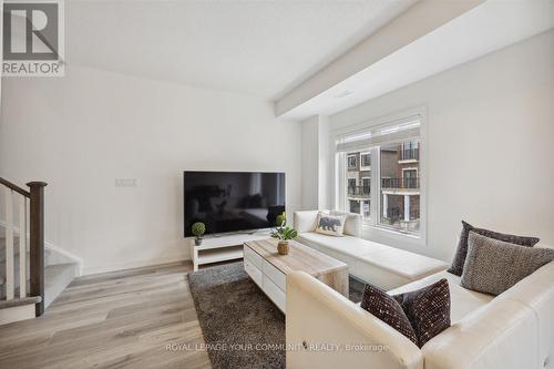 35 Nordic Lane, Whitchurch-Stouffville, ON - Indoor Photo Showing Living Room