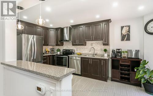 82 Forestgrove Circ, Brampton, ON - Indoor Photo Showing Kitchen With Double Sink With Upgraded Kitchen