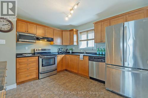 1876 Father Dalton Ave, London, ON - Indoor Photo Showing Kitchen