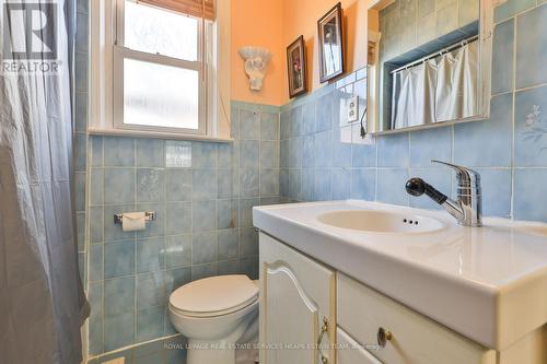 570 Blackthorn Ave, Toronto, ON - Indoor Photo Showing Bathroom