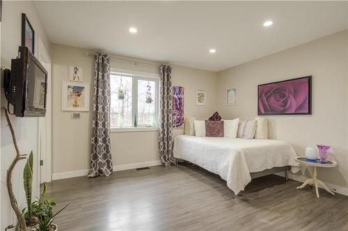 64 Therrien Drive, Richer, MB - Indoor Photo Showing Bedroom
