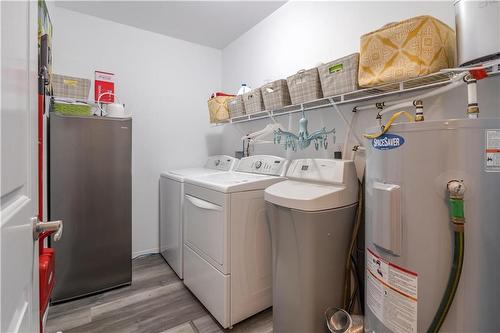 64 Therrien Drive, Richer, MB - Indoor Photo Showing Laundry Room