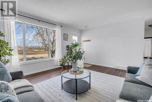 1230 Mccormack Road, Saskatoon, SK - Indoor Photo Showing Living Room