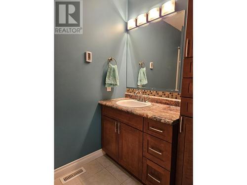 5122 41 Street, Chetwynd, BC - Indoor Photo Showing Bathroom