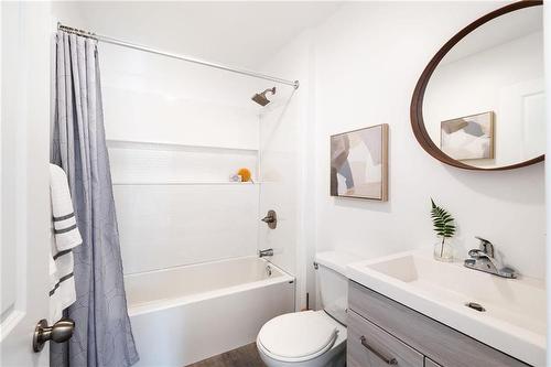 575 Martin Avenue E, Winnipeg, MB - Indoor Photo Showing Bathroom
