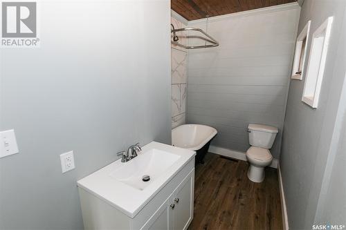 227 Atlantic Avenue, Kerrobert, SK - Indoor Photo Showing Bathroom