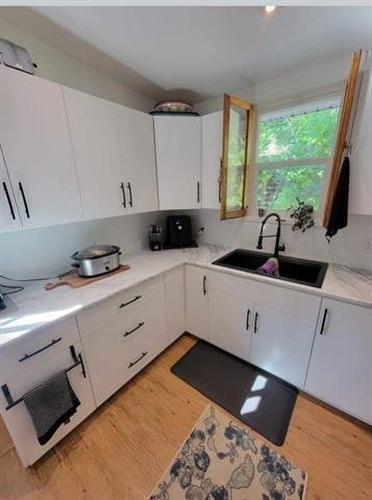 513 3Rd Street Ne, Minnedosa, MB - Indoor Photo Showing Kitchen With Double Sink