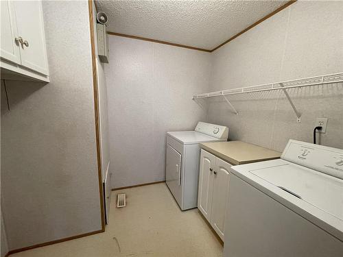21 Sandpiper Bay, Brandon, MB - Indoor Photo Showing Laundry Room