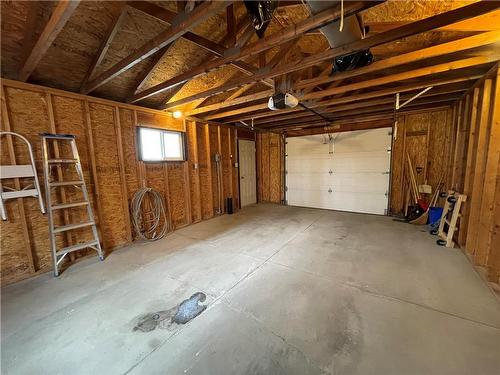 21 Sandpiper Bay, Brandon, MB - Indoor Photo Showing Garage