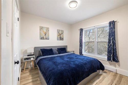 824 Muriel Street, Winnipeg, MB - Indoor Photo Showing Bedroom