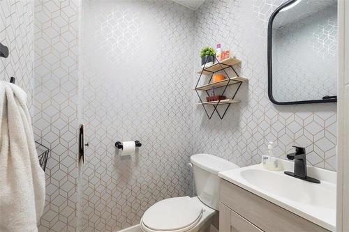 824 Muriel Street, Winnipeg, MB - Indoor Photo Showing Bathroom