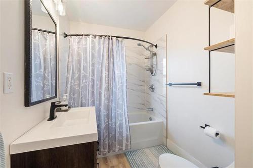 824 Muriel Street, Winnipeg, MB - Indoor Photo Showing Bathroom